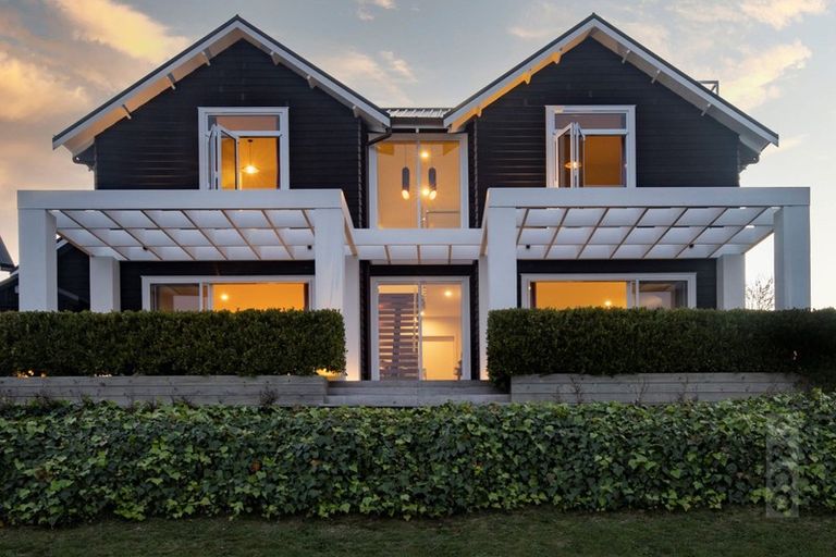 Photo of property in 10 Tauwaka Crescent, Riverhead, 0820