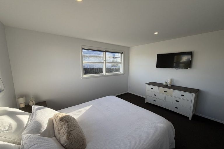 Photo of property in 44 Discovery Place, Marfell, New Plymouth, 4310