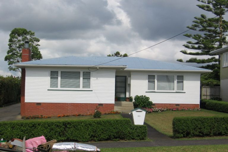 Photo of property in 13 Beaubank Road, Kelston, Auckland, 0602