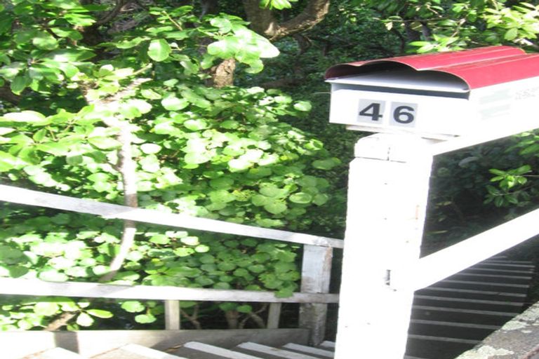 Photo of property in 46 Fortification Road, Karaka Bays, Wellington, 6022