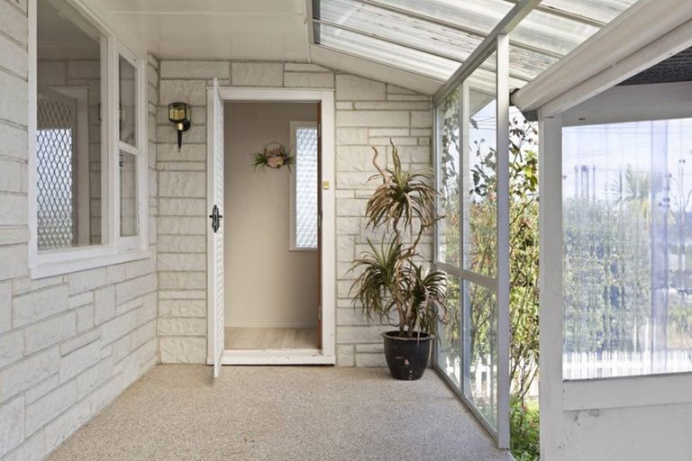 Photo of property in 12 Limmer Place, Browns Bay, Auckland, 0632