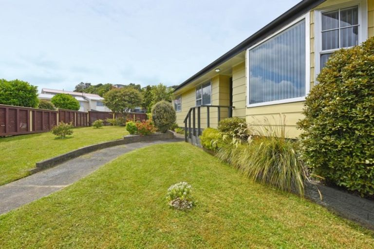 Photo of property in 218 Major Drive, Kelson, Lower Hutt, 5010
