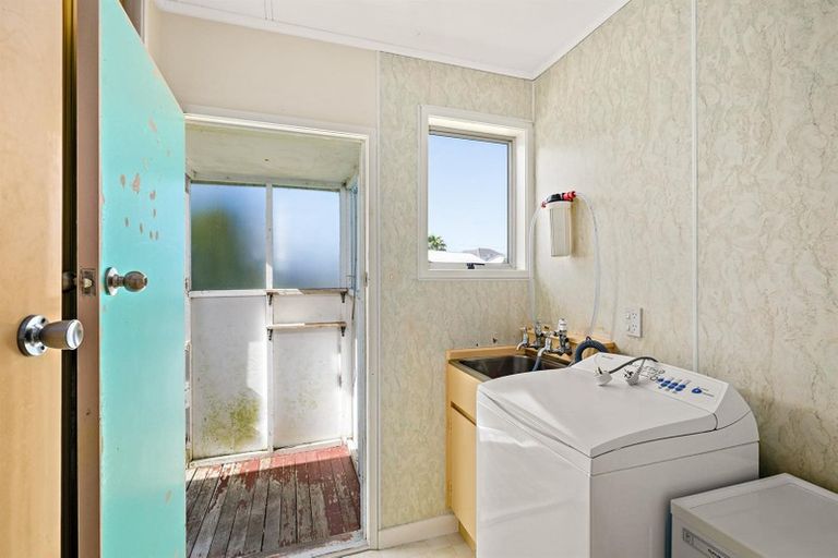 Photo of property in 14 Donovan Avenue, Massey, Auckland, 0614