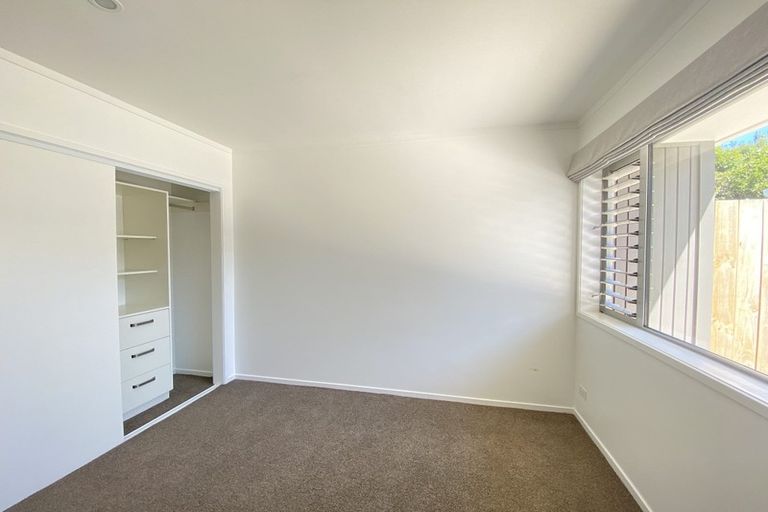 Photo of property in 2/6 Poseidon Place, Half Moon Bay, Auckland, 2012