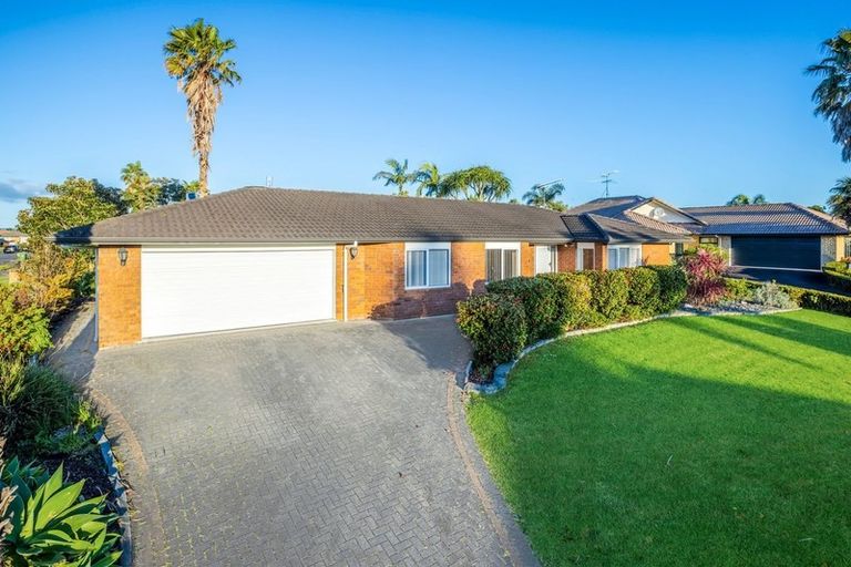 Photo of property in 20 Lothian Brae, Wattle Downs, Auckland, 2103