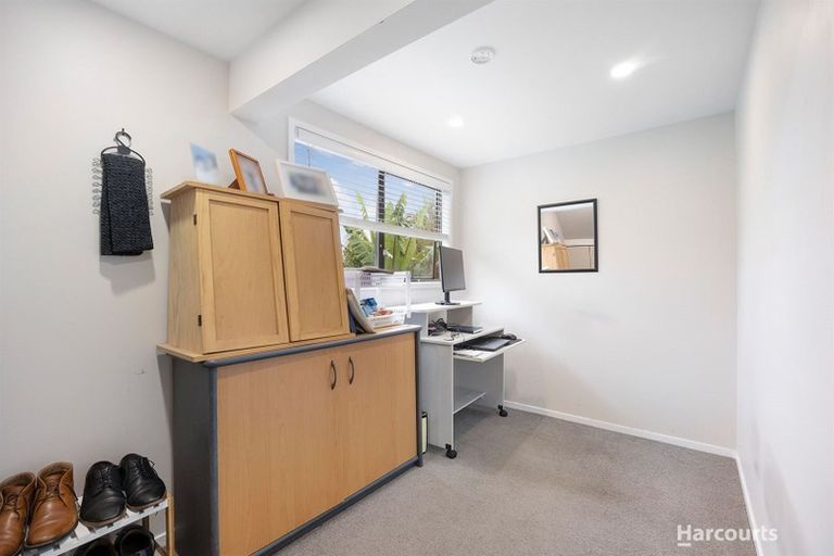 Photo of property in 2/15 Ridgewood Crescent, Birkenhead, Auckland, 0626