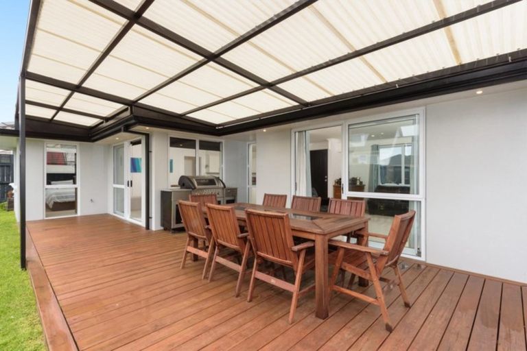 Photo of property in 14 Horokaka Place, Papamoa Beach, Papamoa, 3118