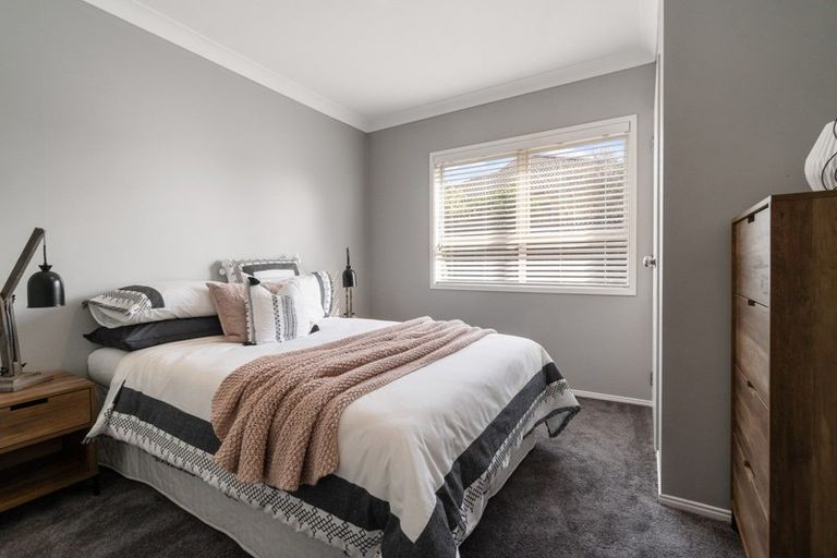 Photo of property in 30 Norman Close, The Gardens, Auckland, 2105