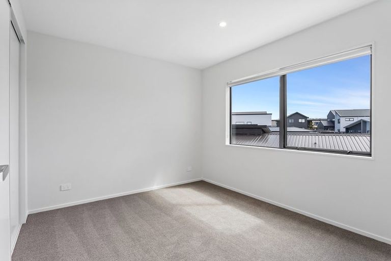 Photo of property in 31 Parkmore Drive, Rosehill, 2113