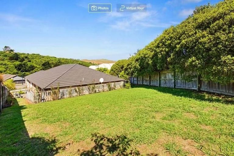 Photo of property in 9 Tararua Close, Aotea, Porirua, 5024
