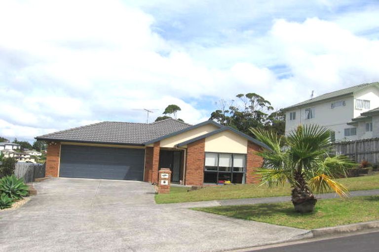 Photo of property in 13 Fulmar Way, Unsworth Heights, Auckland, 0632