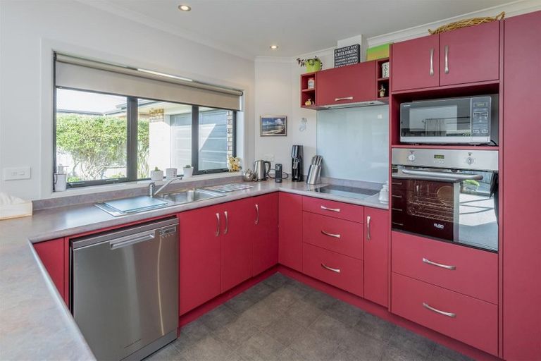 Photo of property in 23b Queenwood Road, Levin, 5510