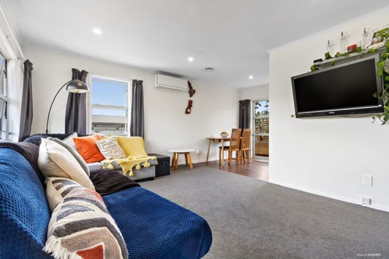 Photo of property in 138 Moire Road, West Harbour, Auckland, 0618