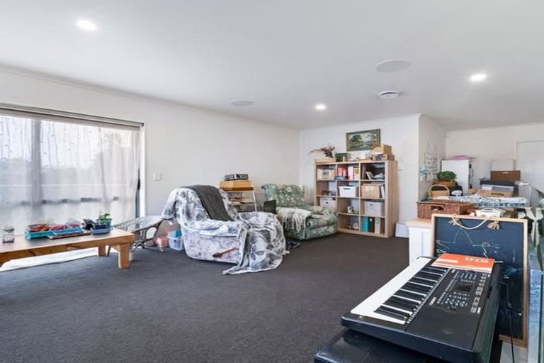 Photo of property in 4a Kelman Road, Kelston, Auckland, 0602