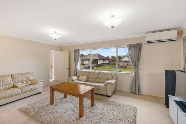 Photo of property in 5 Pat O'connor Place, Manurewa, Auckland, 2105
