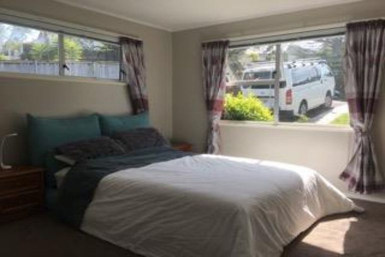 Photo of property in 16 Orton Street, Glenfield, Auckland, 0627