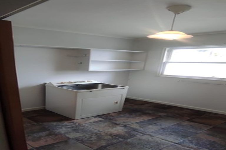 Photo of property in 24 Takutai Avenue, Bucklands Beach, Auckland, 2012