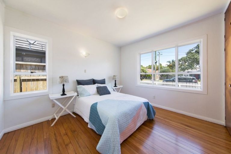 Photo of property in 26 Queensway, Three Kings, Auckland, 1024