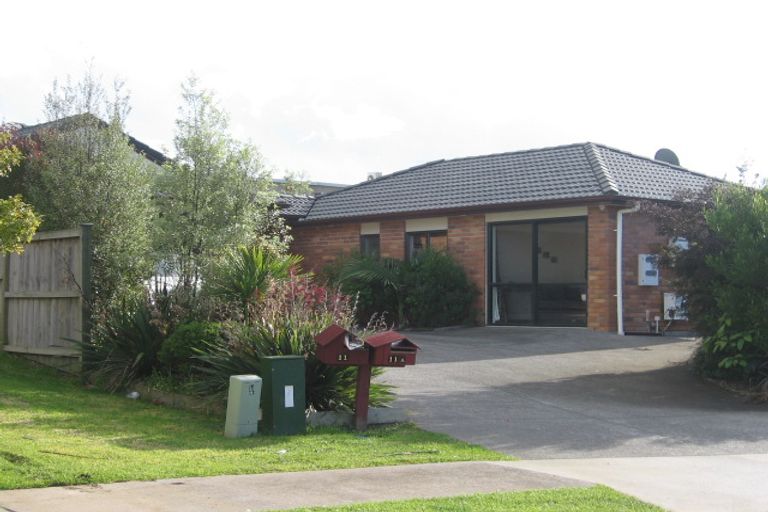 Photo of property in 11 Gortin Close, East Tamaki, Auckland, 2013