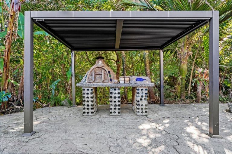 Photo of property in 35 Clinton Road, Tawharanui Peninsula, Matakana, 0986