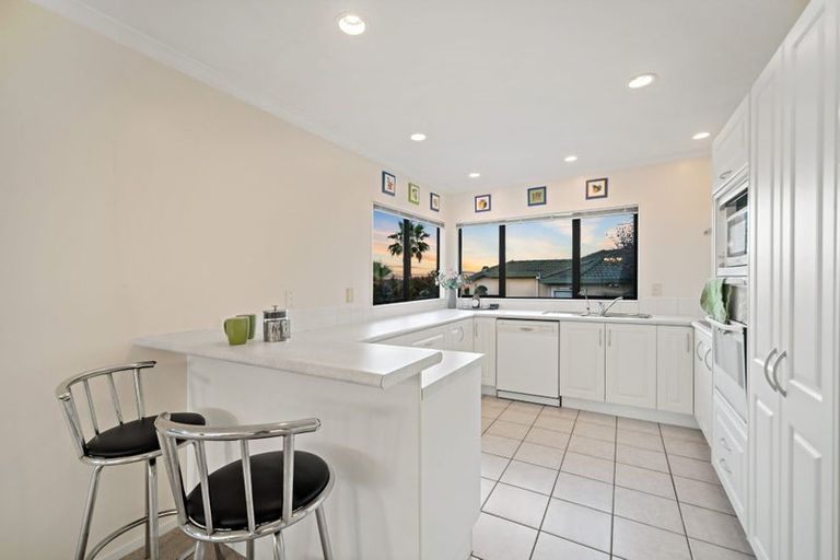 Photo of property in 22 Hogarth Rise, West Harbour, Auckland, 0618