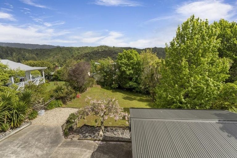 Photo of property in 92 Milton Terrace, Picton, 7220