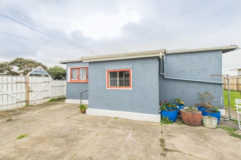Photo of property in 51 Bamber Street, Castlecliff, Whanganui, 4501