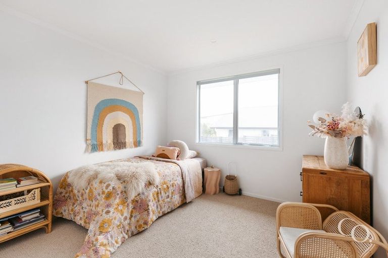 Photo of property in 1 Brendan Close, Omokoroa, 3114