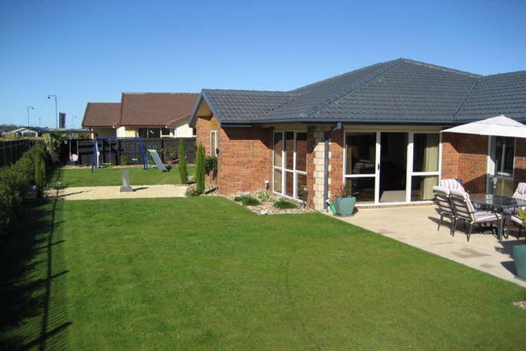 Photo of property in 24 Mataroa Place, Parklands, Christchurch, 8083