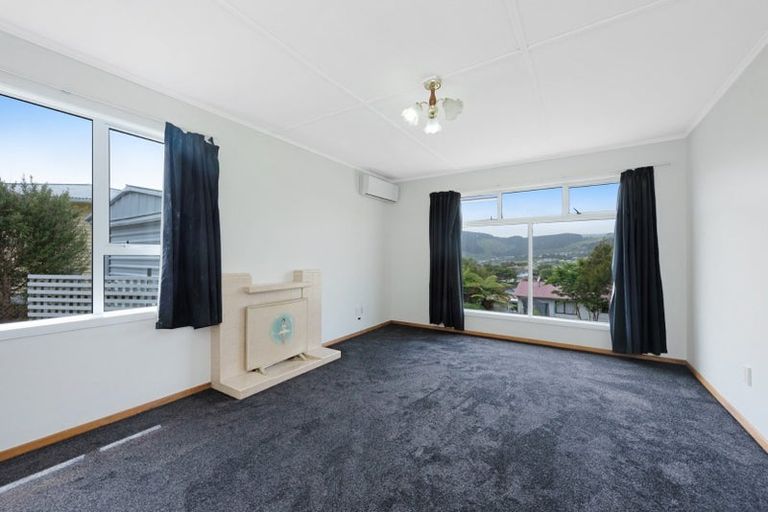 Photo of property in 26 Franklyn Road, Tawa, Wellington, 5028