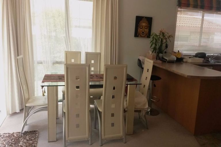 Photo of property in 17 Copplestone Place, New Lynn, Auckland, 0600