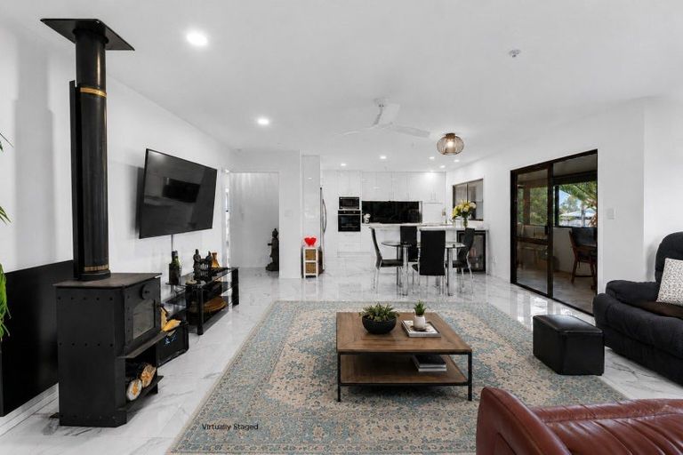 Photo of property in 15e Puriri Avenue, Orewa, 0931