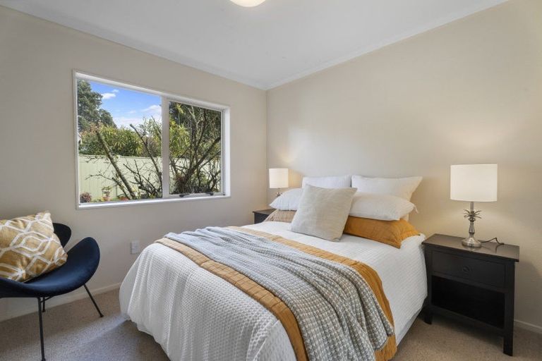 Photo of property in 14 Woodward Avenue, Mangere Bridge, Auckland, 2022