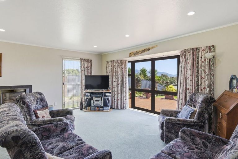 Photo of property in 2 Sunset Terrace, Waikanae Beach, Waikanae, 5036