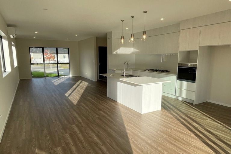 Photo of property in 3 Moemoea Avenue, Kumeu, 0810