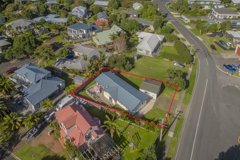Photo of property in 37 Hahei Beach Road, Hahei, Whitianga, 3591