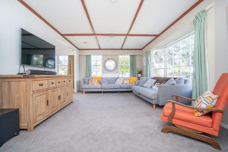 Photo of property in 86 Ruamahanga Crescent, Terrace End, Palmerston North, 4410