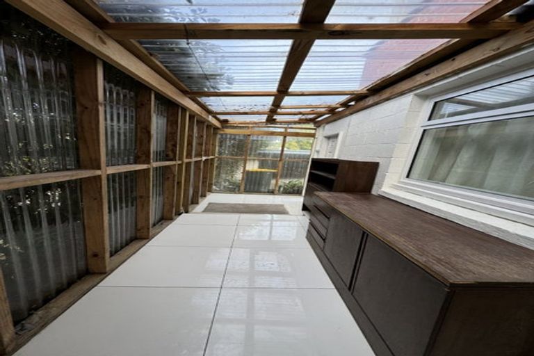 Photo of property in 1/14 Chequers Avenue, Glenfield, Auckland, 0629