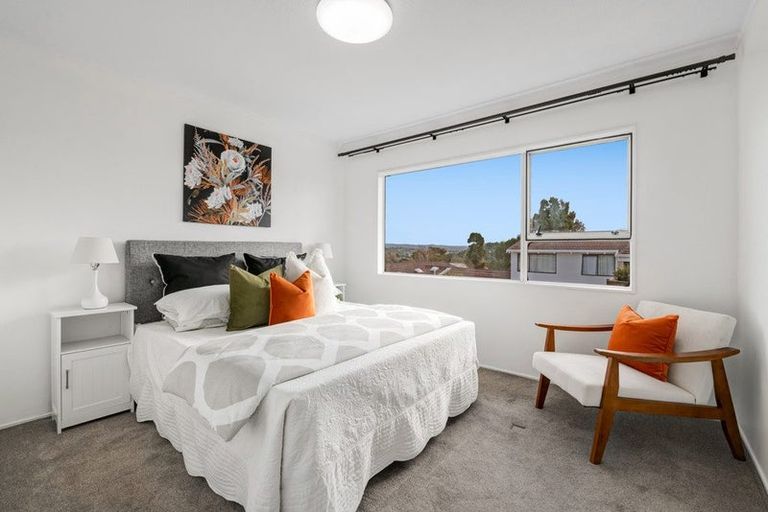 Photo of property in 1/4 Clare Place, Glenfield, Auckland, 0629