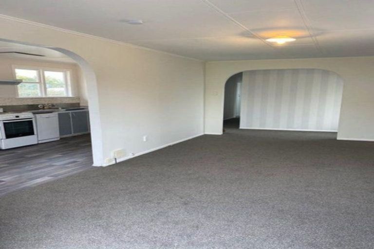Photo of property in 12 Mosston Road, Castlecliff, Whanganui, 4501