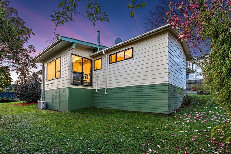 Photo of property in 12 Peterhouse Place, West Harbour, Auckland, 0618