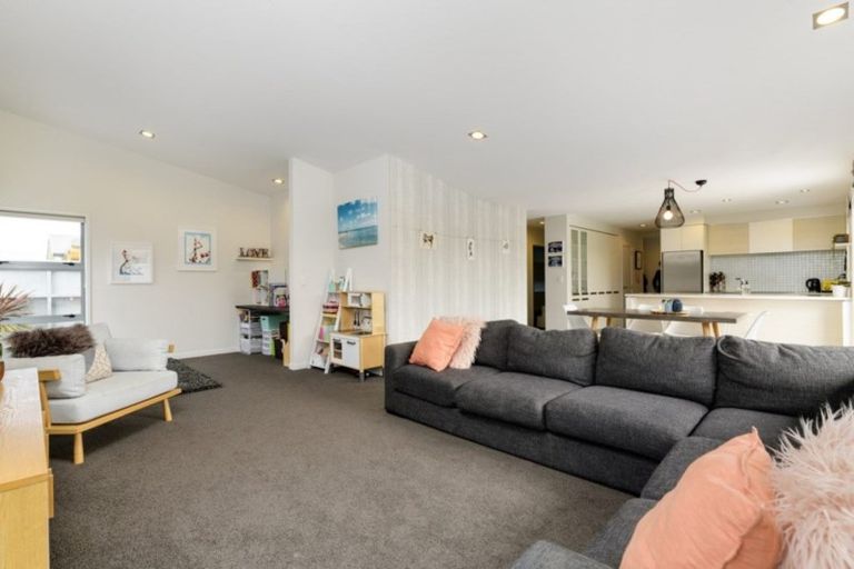 Photo of property in 23 Butterworth Crescent, Papamoa Beach, Papamoa, 3118