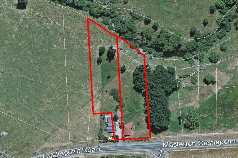 Photo of property in 1033 Masterton Castlepoint Road, Tauweru, Masterton, 5889