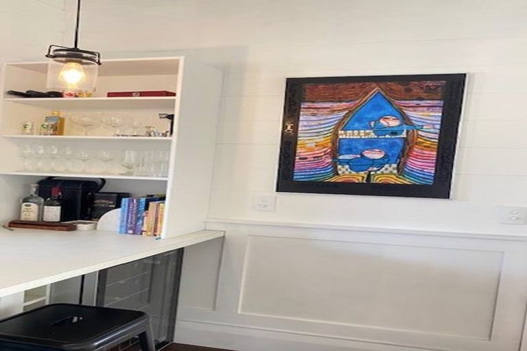 Photo of property in 13 Robertson Street, Russell, 0202