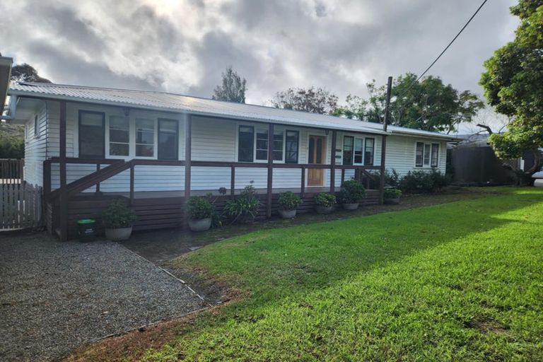 Photo of property in 18 School Road, Riverhead, 0820