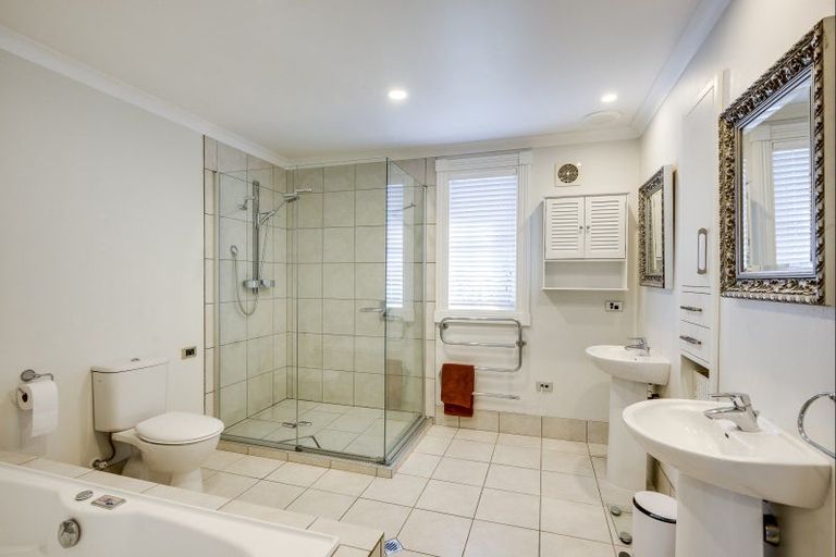 Photo of property in 22 Burbury Ridge, Havelock North, 4130