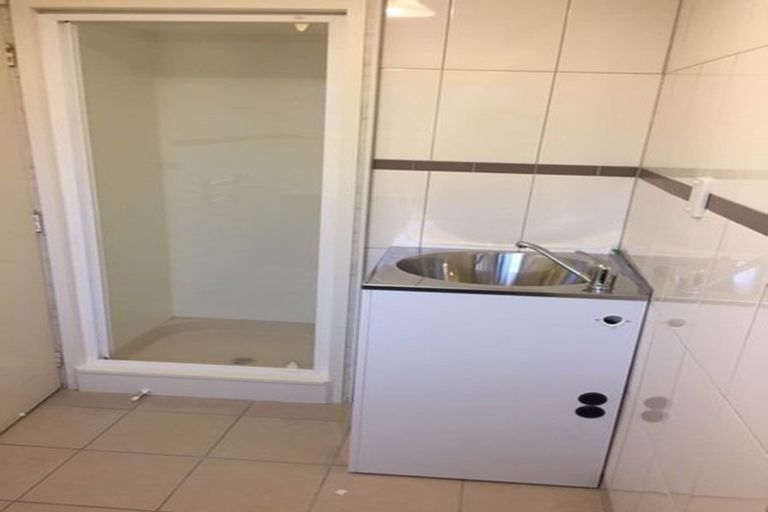 Photo of property in 2/103 Vauxhall Road, Narrow Neck, Auckland, 0624