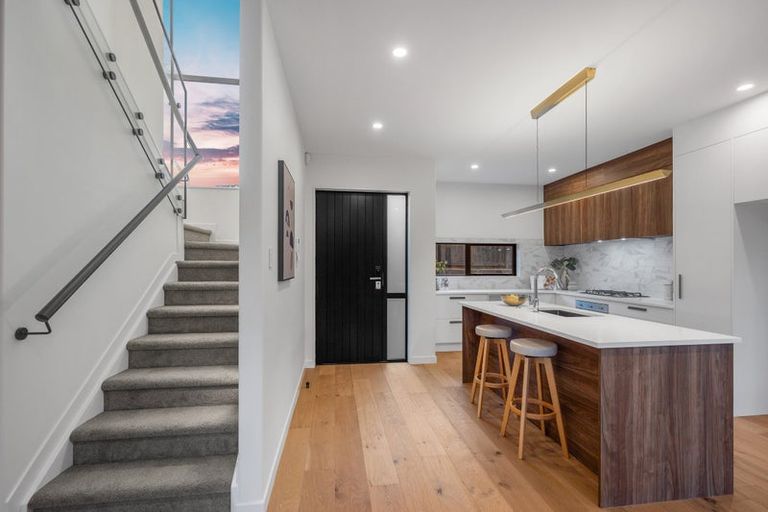 Photo of property in 41b Sunnynook Road, Forrest Hill, Auckland, 0620