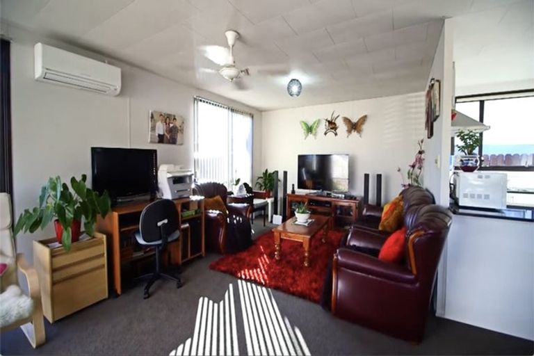 Photo of property in 1/29 Devonshire Road, Unsworth Heights, Auckland, 0632