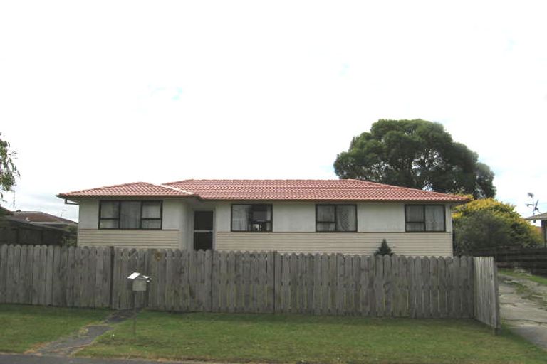 Photo of property in 9 Foyle Place, Glendene, Auckland, 0602